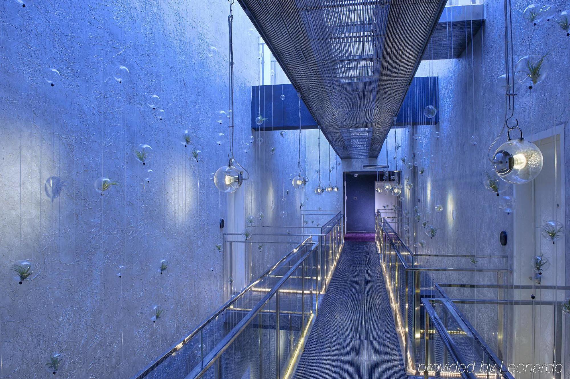 The Emperor Tiananmen Beijing Hotel Bagian luar foto The interior of the building