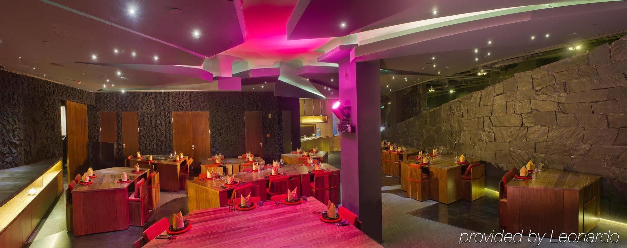 The Emperor Tiananmen Beijing Hotel Bagian luar foto The restaurant