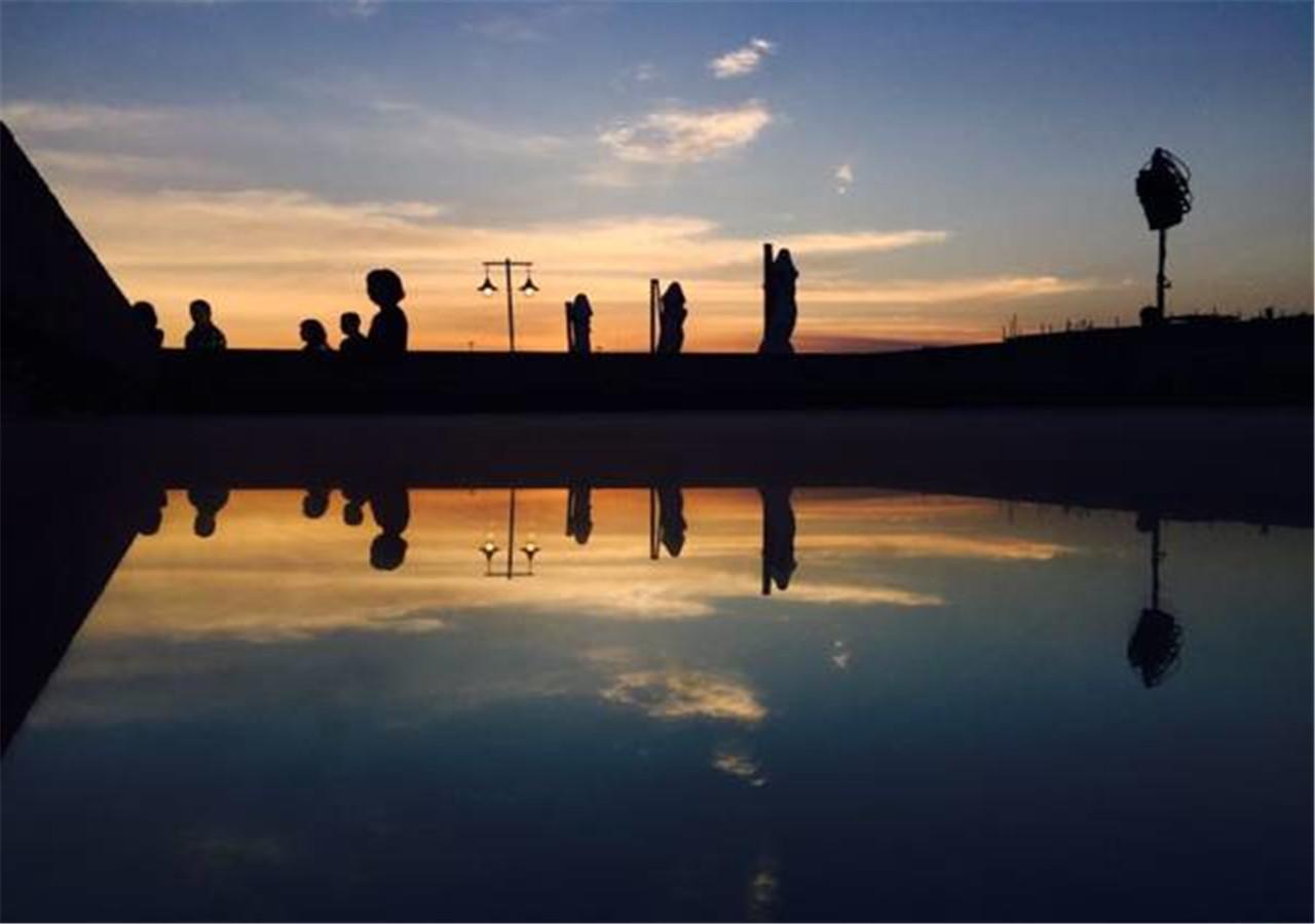 The Emperor Tiananmen Beijing Hotel Bagian luar foto Sunset at the beach
