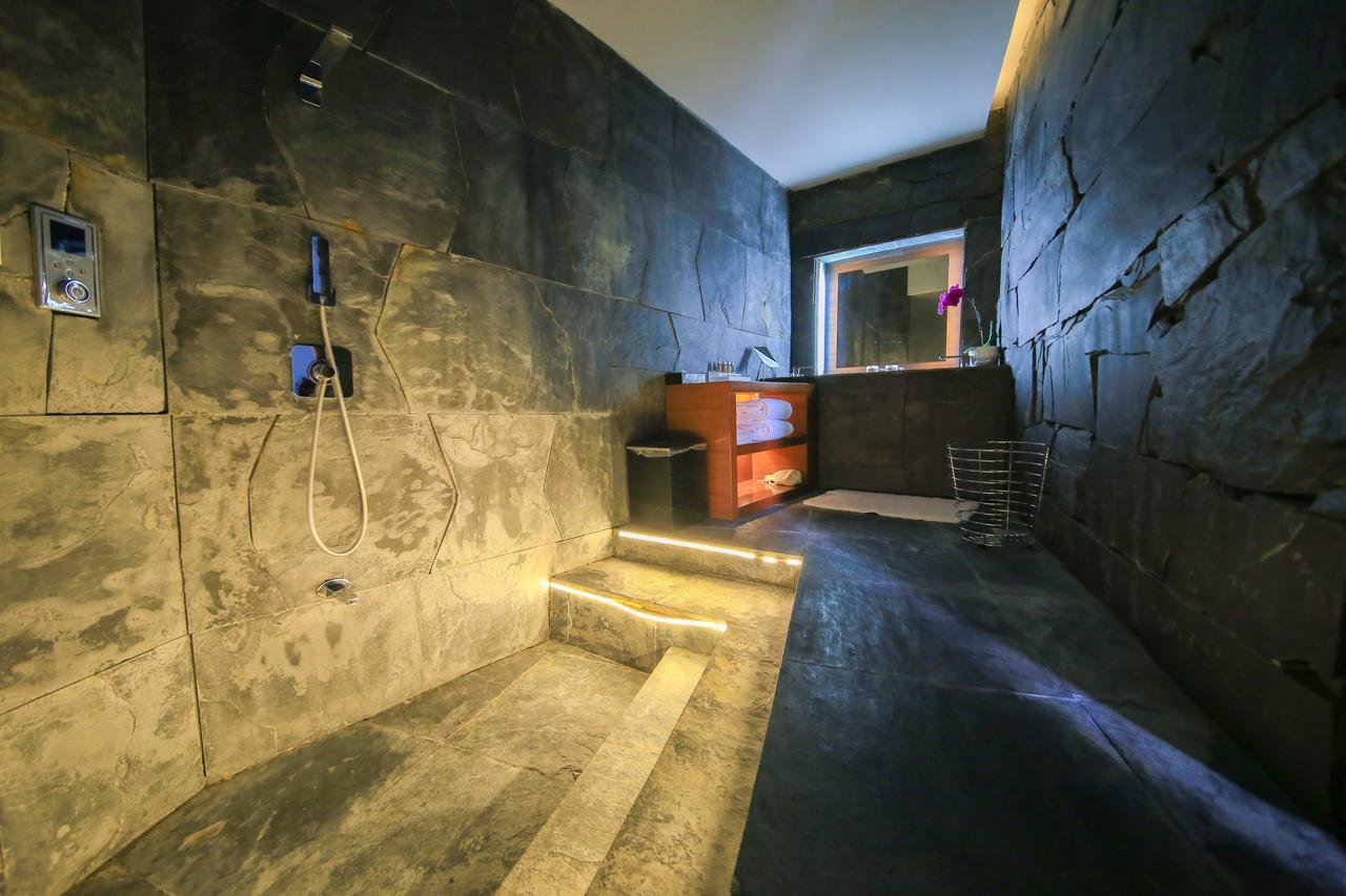The Emperor Tiananmen Beijing Hotel Bagian luar foto Bathroom