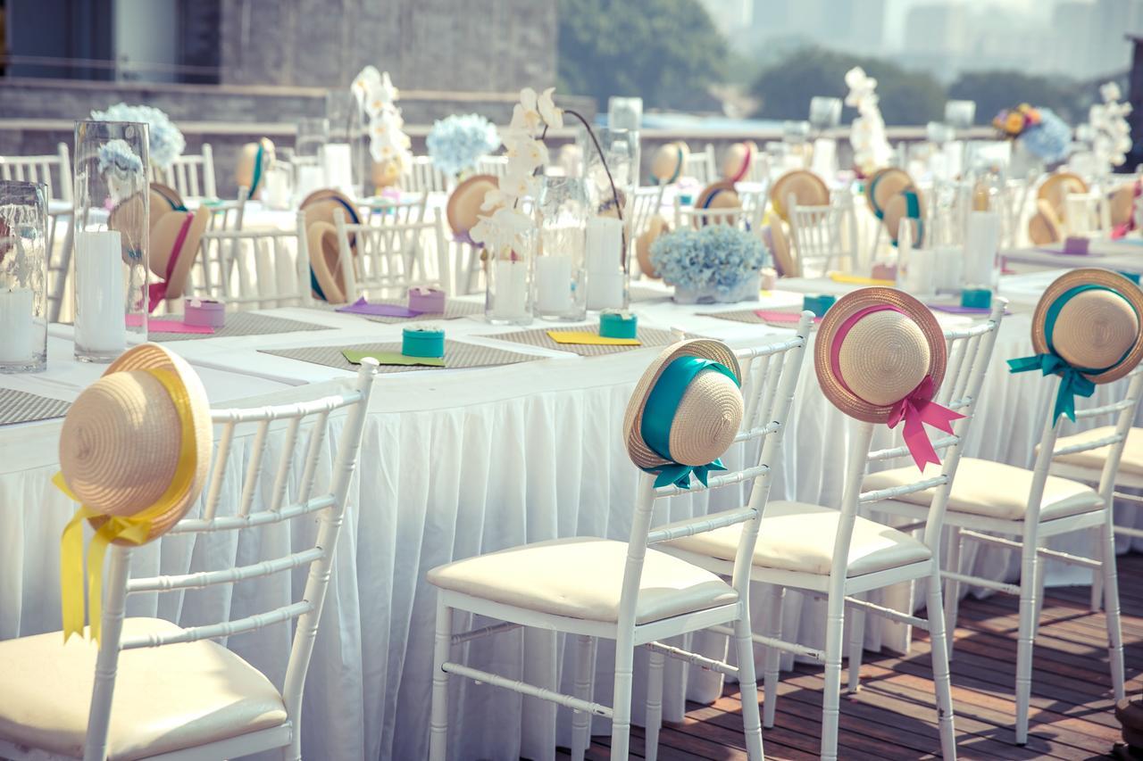 The Emperor Tiananmen Beijing Hotel Bagian luar foto Chiavari chairs at a wedding