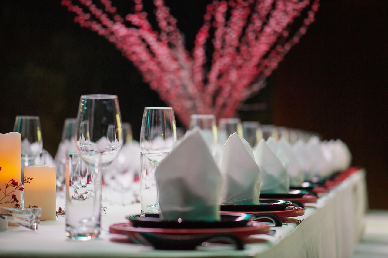 The Emperor Tiananmen Beijing Hotel Bagian luar foto A table set for a formal dinner