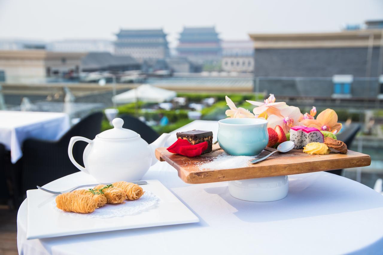 The Emperor Tiananmen Beijing Hotel Bagian luar foto Afternoon tea at the rooftop bar