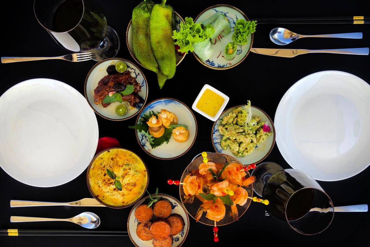 The Emperor Tiananmen Beijing Hotel Bagian luar foto A selection of tapas